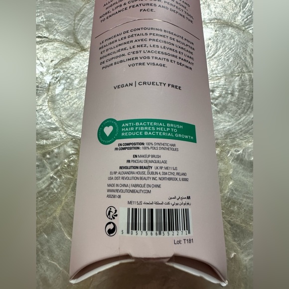 REVOLUTION BEAUTY LONDON Angled Detailer Contour Brush R21 - Picture 9 of 10